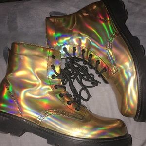Gotta Flurt | Gold Metallic Luna Lace-up Boots
